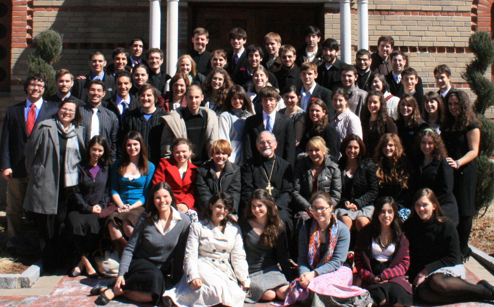 Photo of CrossRoad Retreat 2008 participants in front of church